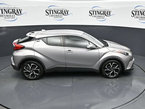 Used 2019 Toyota C-HR XLE FWD image 25