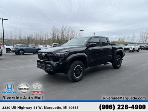 Used 2024 Toyota Tacoma TRD Off-Road AWD/4WD image 3