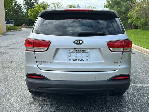 Used 2017 Kia Sorento AWD w/ LX Convenience Package image 5