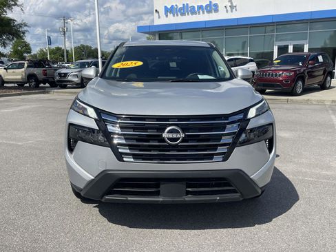 Used 2025 Nissan Rogue SV FWD image 2