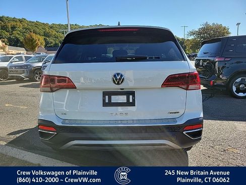 Certified 2023 Volkswagen Taos SE image 3
