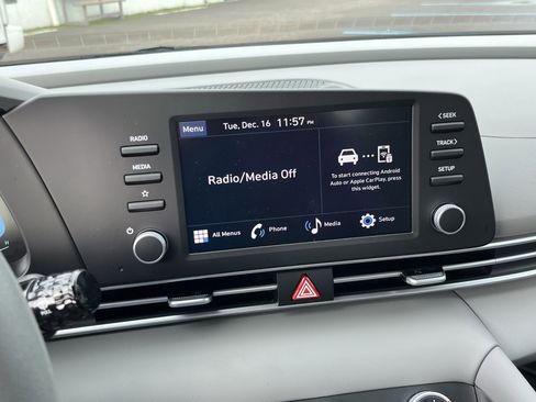 Certified 2025 Hyundai Elantra SE image 20