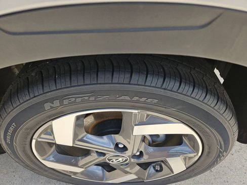 Used 2025 Hyundai Venue SEL FWD image 26