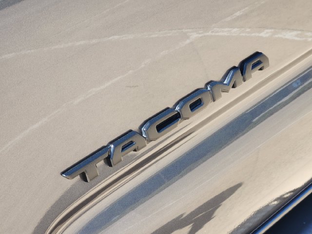 Used 2022 Toyota Tacoma SR5 RWD image 12