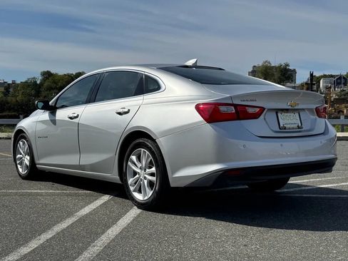 Used 2017 Chevrolet Malibu LT w/ Driver Confidence Package image 4