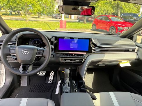 New 2026 Toyota Camry SE FWD image 17