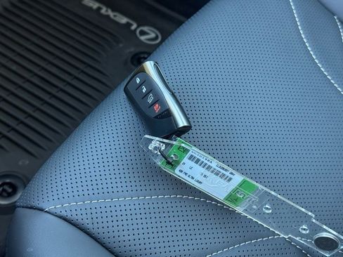 Used 2024 Lexus ES 350 Ultra Luxury w/ Accessory Package (Z2) image 41