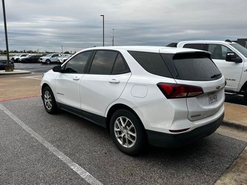 Used 2023 Chevrolet Equinox LS w/ Driver Confidence II Package FWD image 3
