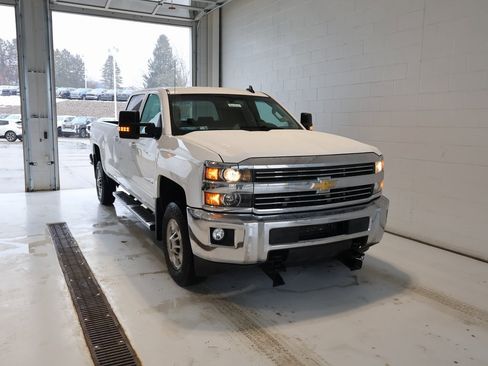 Used 2015 Chevrolet Silverado 2500 LT w/ LT Convenience Package image 2