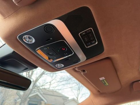 Used 2025 Bentley Flying Spur Plug-In Hybrid image 31