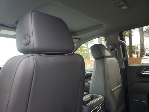 New 2026 GMC Sierra 1500 SLT image 9