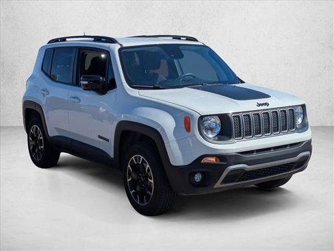 Used 2023 Jeep Renegade Latitude image 3