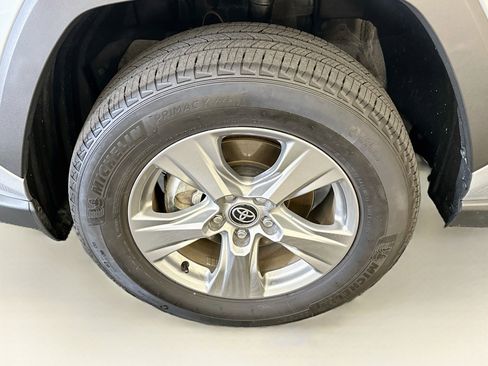 Used 2025 Toyota RAV4 LE AWD/4WD image 11