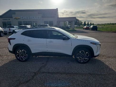 New 2026 Chevrolet Trax RS FWD image 22