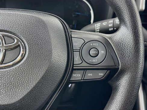 Certified 2025 Toyota RAV4 LE AWD/4WD image 18