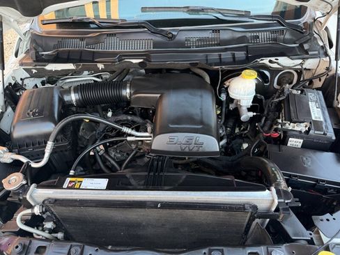 Used 2018 RAM 1500 Classic SLT image 15