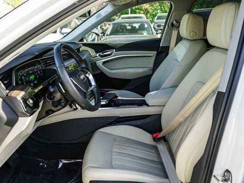 Used 2024 Audi Q8 e-tron Premium Plus w/ Premium Plus Package AWD/4WD image 18