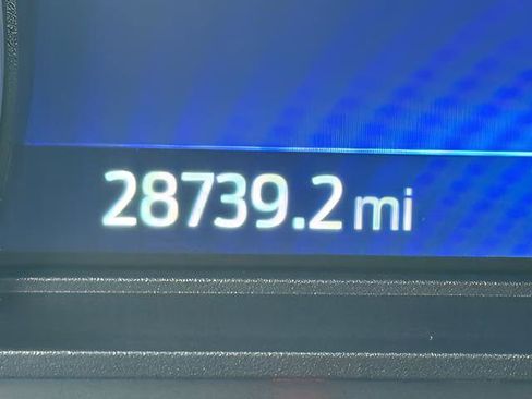 Used 2022 Ford Explorer XLT w/ Equipment Group 202A AWD/4WD image 18