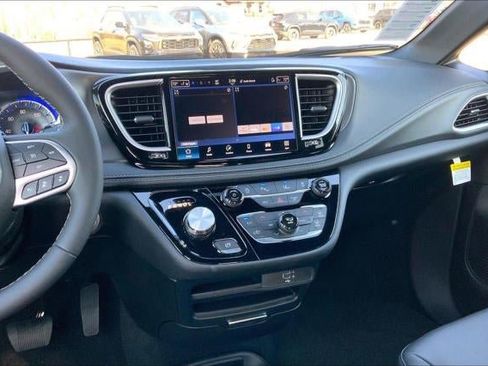 New 2026 Chrysler Pacifica Select FWD image 34