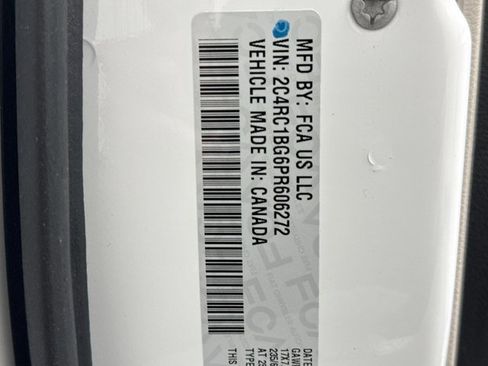 Used 2023 Chrysler Pacifica Touring-L FWD image 22