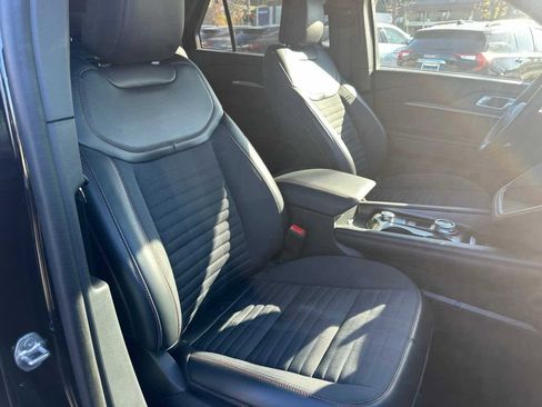 Used 2025 Ford Explorer ST-Line w/ ST-Line Street Pack image 13