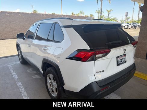 Used 2021 Toyota RAV4 XLE w/ Convenience Package FWD image 5