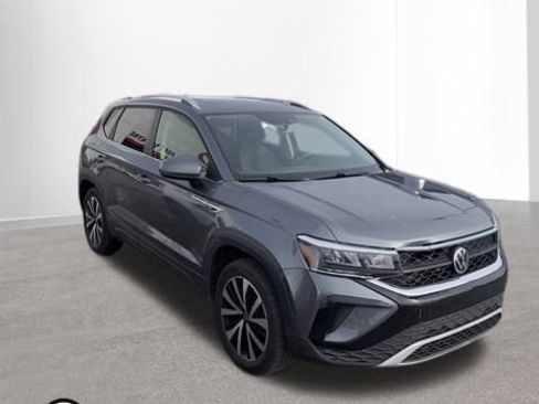 Used 2022 Volkswagen Taos SE image 9