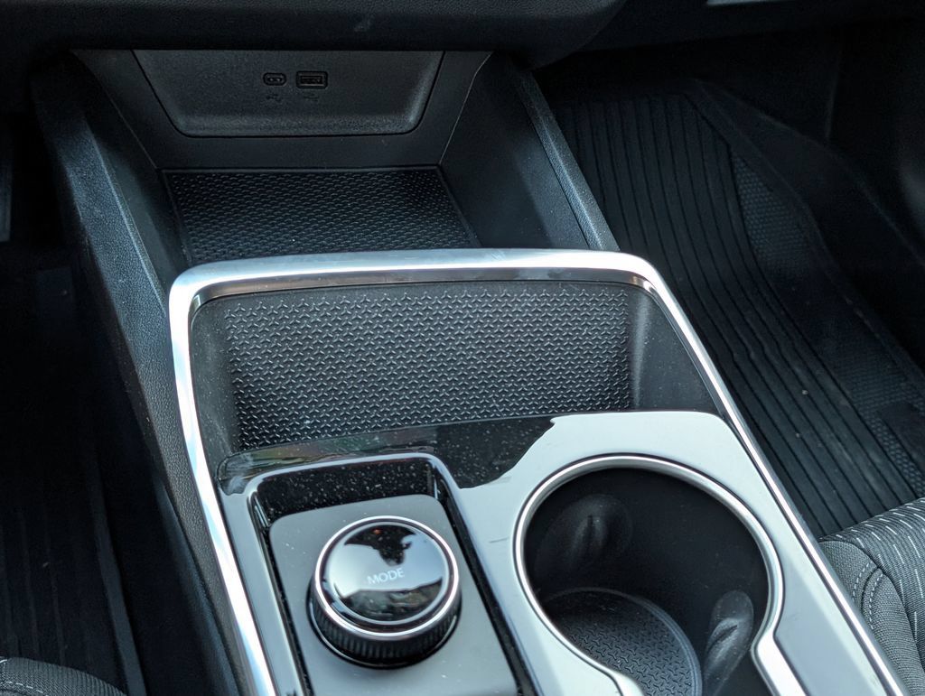 New 2027 Chevrolet Equinox LT w/ Safety and Technology Package FWD image 23