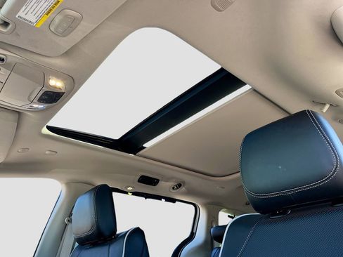 Used 2024 Chrysler Pacifica Limited w/ Trailer Tow Group image 21