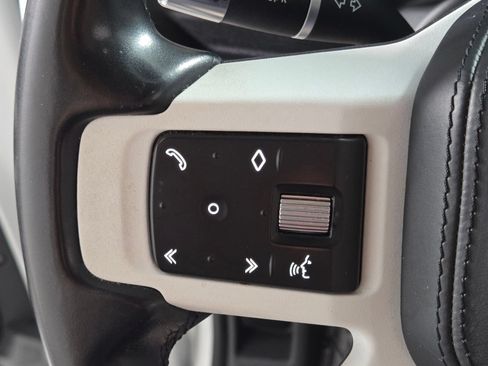 Used 2020 Land Rover Defender 110 HSE AWD/4WD image 25