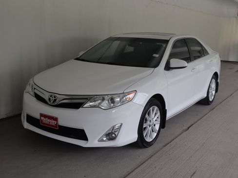 Used 2012 Toyota Camry XLE w/ Convenience Pkg FWD image 23