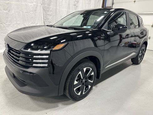 Used 2025 Nissan Kicks SV AWD/4WD image 3