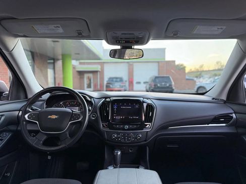 Used 2020 Chevrolet Traverse LT image 24