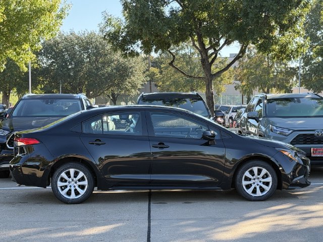 Certified 2025 Toyota Corolla LE FWD image 3