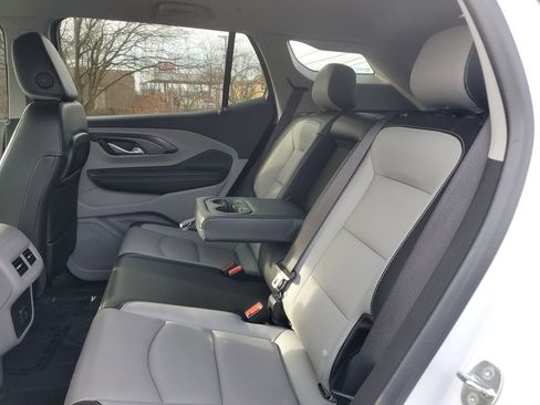 Used 2024 GMC Terrain SLT AWD/4WD image 10