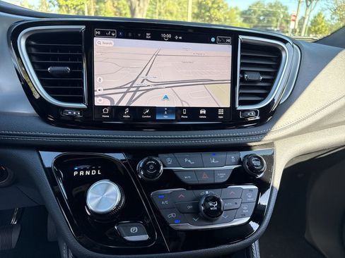 New 2026 Chrysler Pacifica Limited w/ S Appearance Package image 24