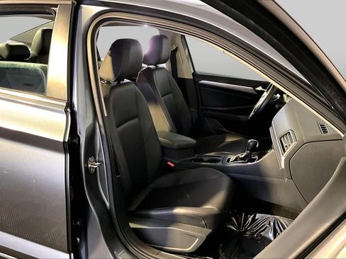 Used 2019 Volkswagen Jetta SE FWD image 8