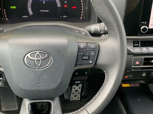Used 2026 Toyota Camry SE FWD image 14