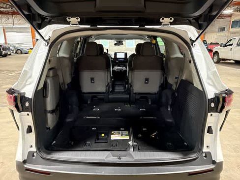 Certified 2022 Toyota Sienna LE FWD image 11