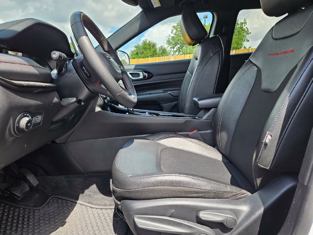 Used 2025 Jeep Compass Trailhawk AWD/4WD image 20