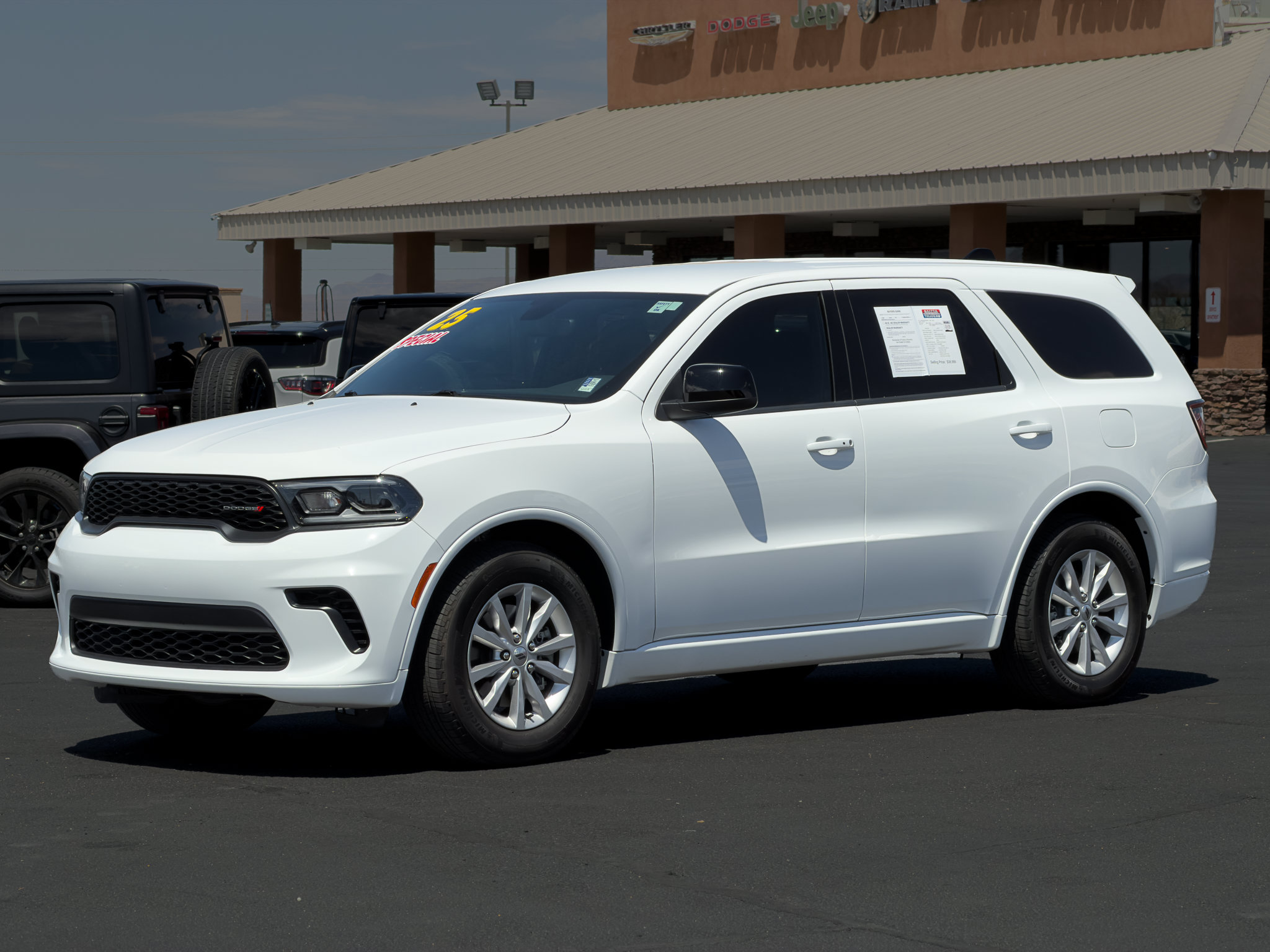 Used 2025 Dodge Durango GT RWD image 1