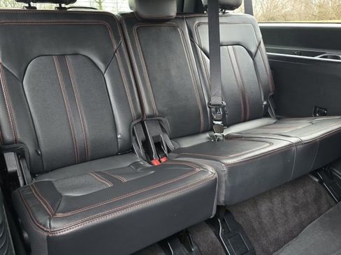 Used 2022 Ford Expedition Max Limited image 21