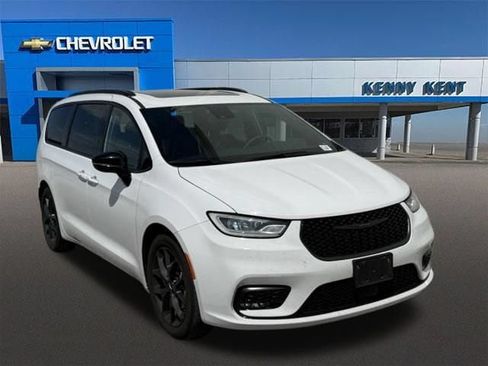 Used 2025 Chrysler Pacifica Limited FWD image 1