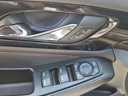 Used 2023 Chevrolet Traverse RS FWD image 23