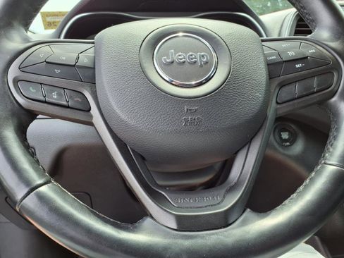 Used 2021 Jeep Cherokee Trailhawk image 10