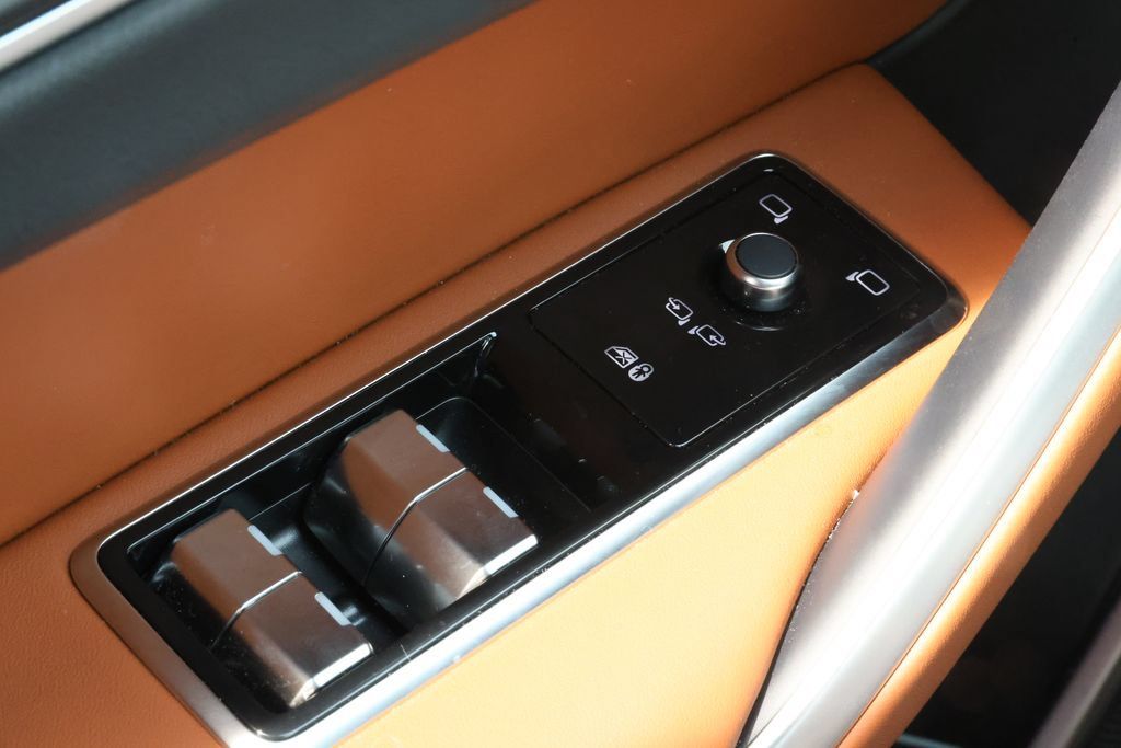Certified 2026 Jaguar F-PACE R-Dynamic S AWD/4WD image 17