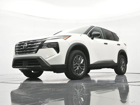 Used 2024 Nissan Rogue S FWD image 36
