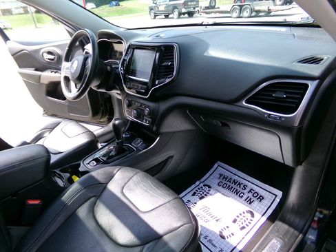 Used 2019 Jeep Cherokee Limited w/ Luxury Group AWD/4WD image 23