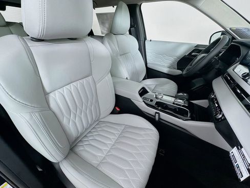 New 2025 Mitsubishi Outlander AWD image 30