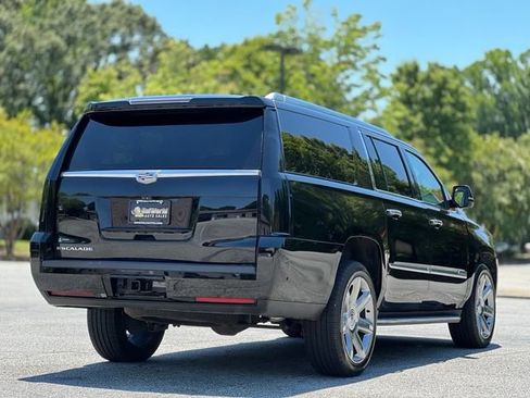 Used 2018 Cadillac Escalade ESV Premium Luxury RWD image 5